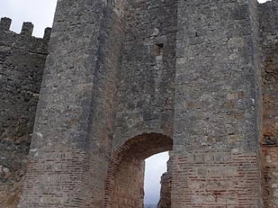 Puerta de Alfonso VIII - Fuentidueña - ruta senderista y cultural; viaje fin de año